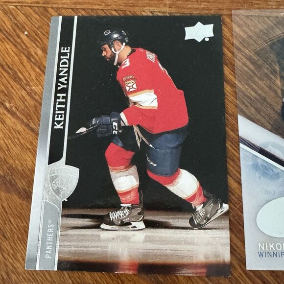 NHL Hockey Cards 12 Card Lot - Picture 2 of 13